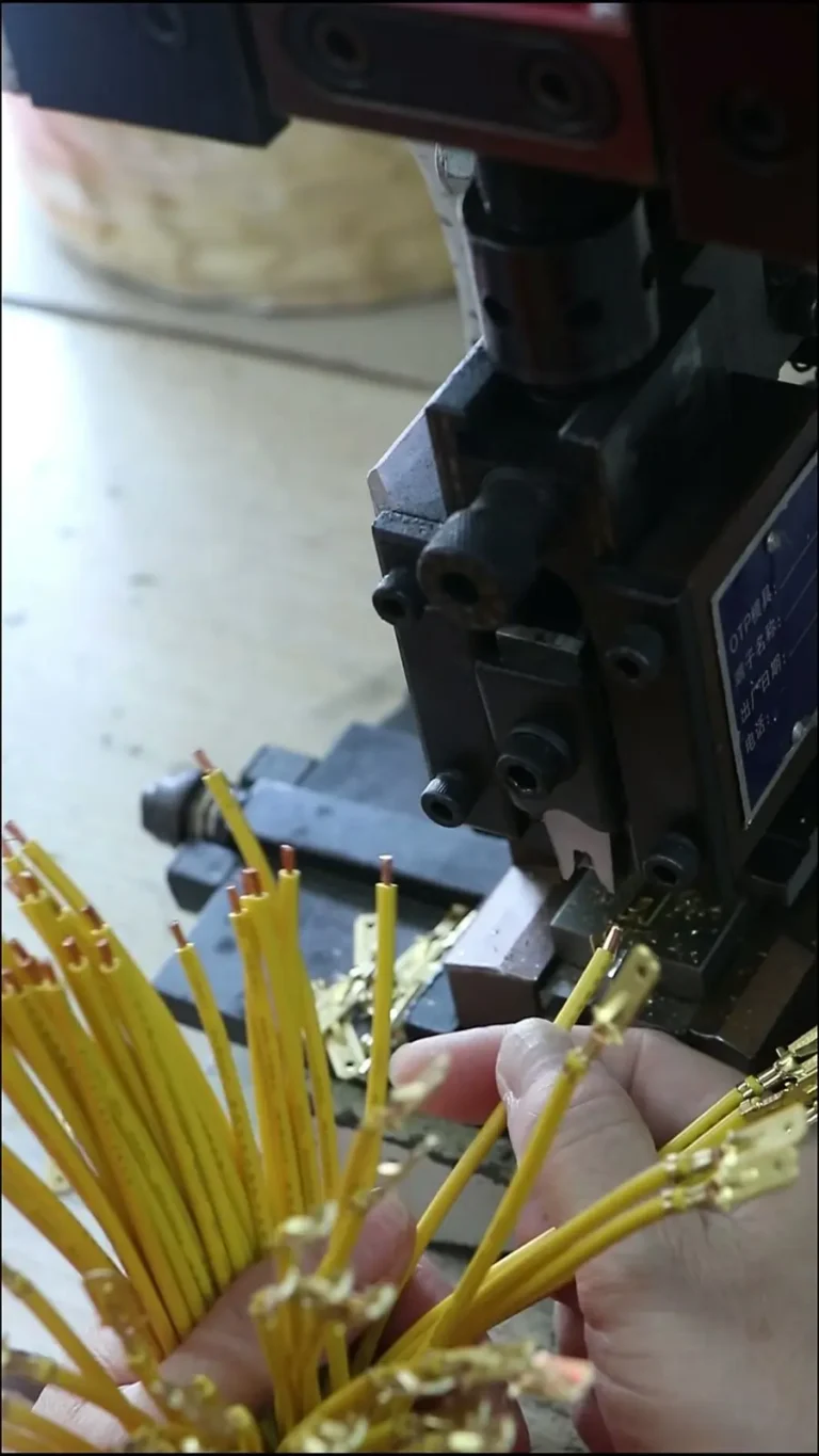 6.3mm Receptacle Terminal Crimping & Multi-Wire Auto-Splitting