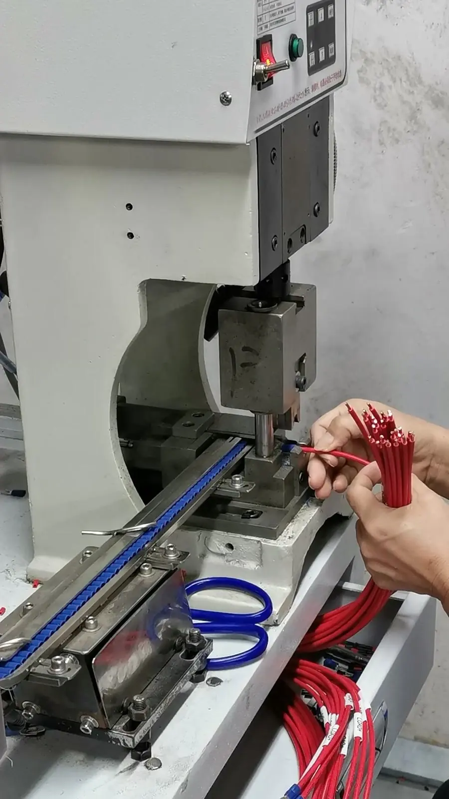 Auto-Fed Ring Terminal Crimping & Cable Strain Relief Molding