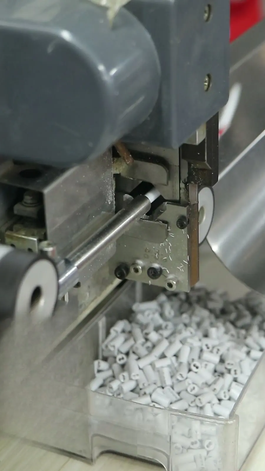 Automatic Wire Cutting/Stripping & Heat Shrink Sleeve Assembly Process
