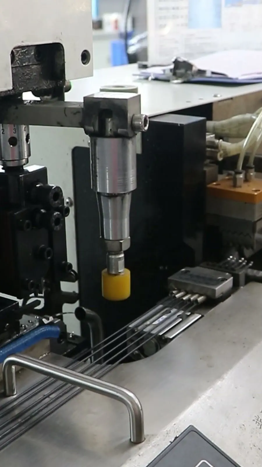 Fully Automated Cut-Strip-Crimp-Tin Machine & 5557 Connector Mating Tester
