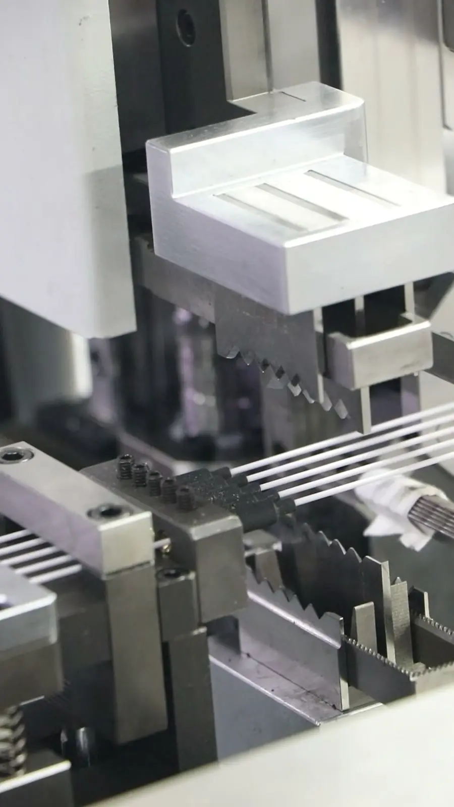High-Speed Long-Wire Cut-Strip-Crimp Line & Spade Terminal Press