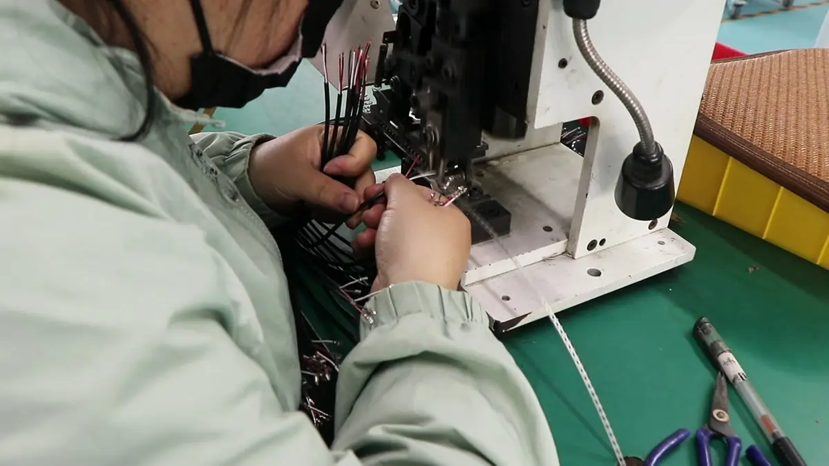 Multi-Core Wire Terminal Crimping & SM Connector Overmolding
