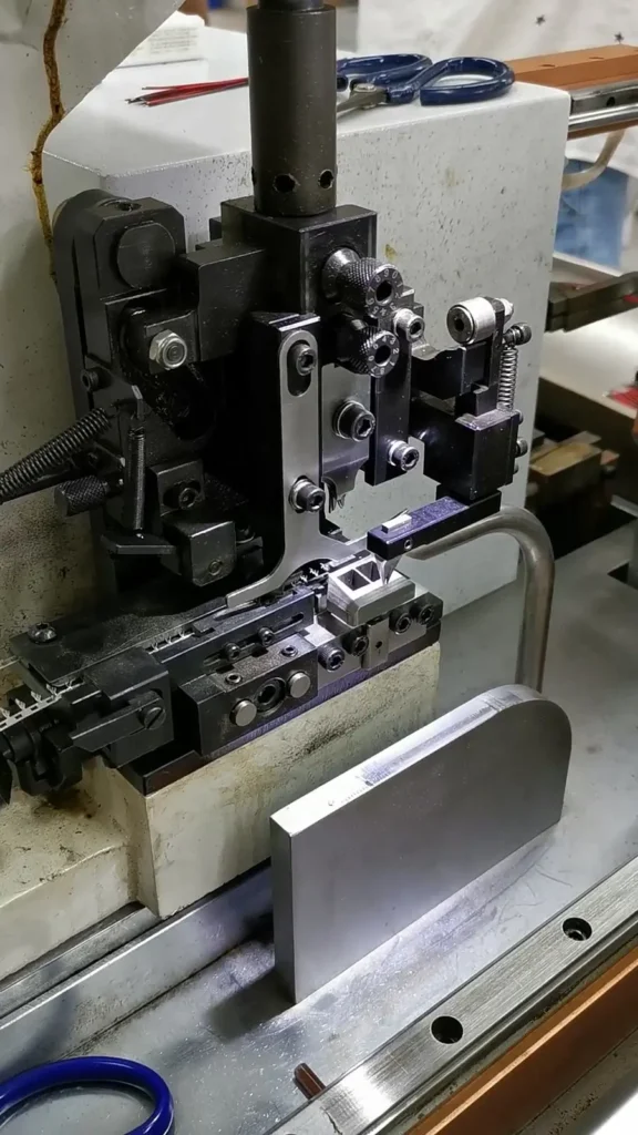 Ribbon Cable Automatic Stripping/Crimping & Overmolded Header Relief