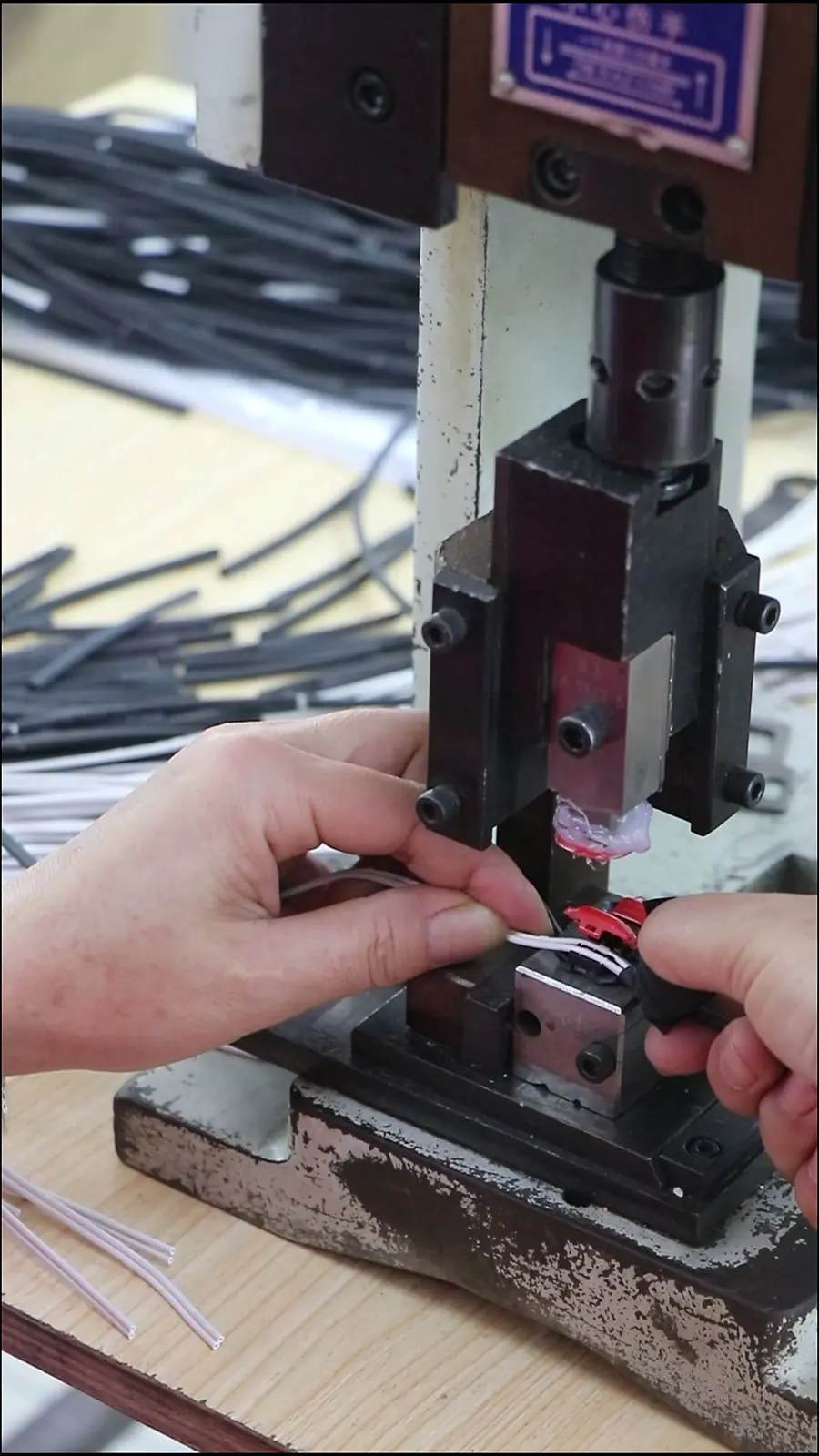 T-Tap Wire Connector Assembly & 3-Pin Aviation Power Cable Overmolding